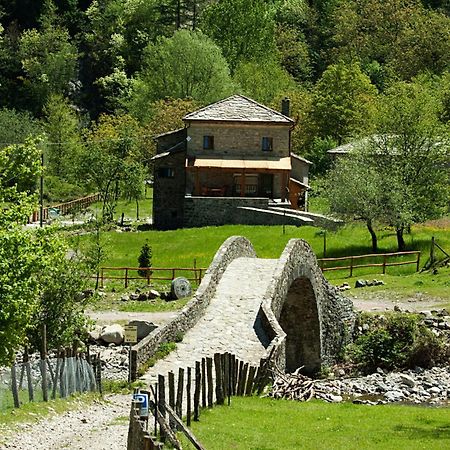 Agriturismo Mulino Marghen - Restored Watermill - Retreat Center Bed & Breakfast Zeri Exterior photo