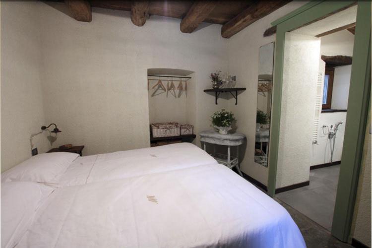 Agriturismo Mulino Marghen - Restored Watermill - Retreat Center Bed & Breakfast Zeri Room photo