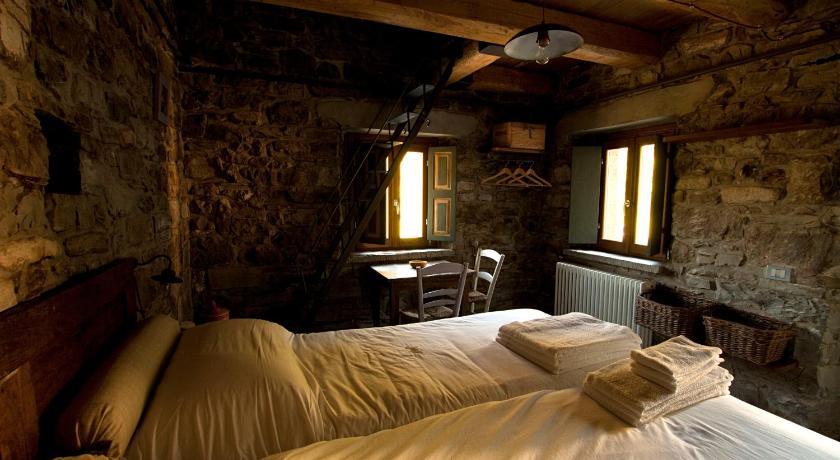 Agriturismo Mulino Marghen - Restored Watermill - Retreat Center Bed & Breakfast Zeri Room photo