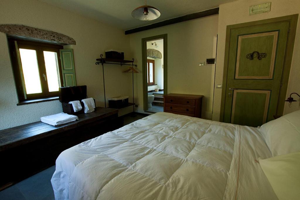 Agriturismo Mulino Marghen - Restored Watermill - Retreat Center Bed & Breakfast Zeri Room photo