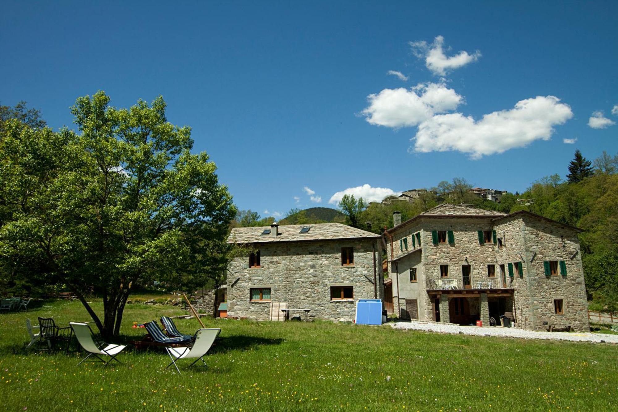 Agriturismo Mulino Marghen - Restored Watermill - Retreat Center Bed & Breakfast Zeri Exterior photo