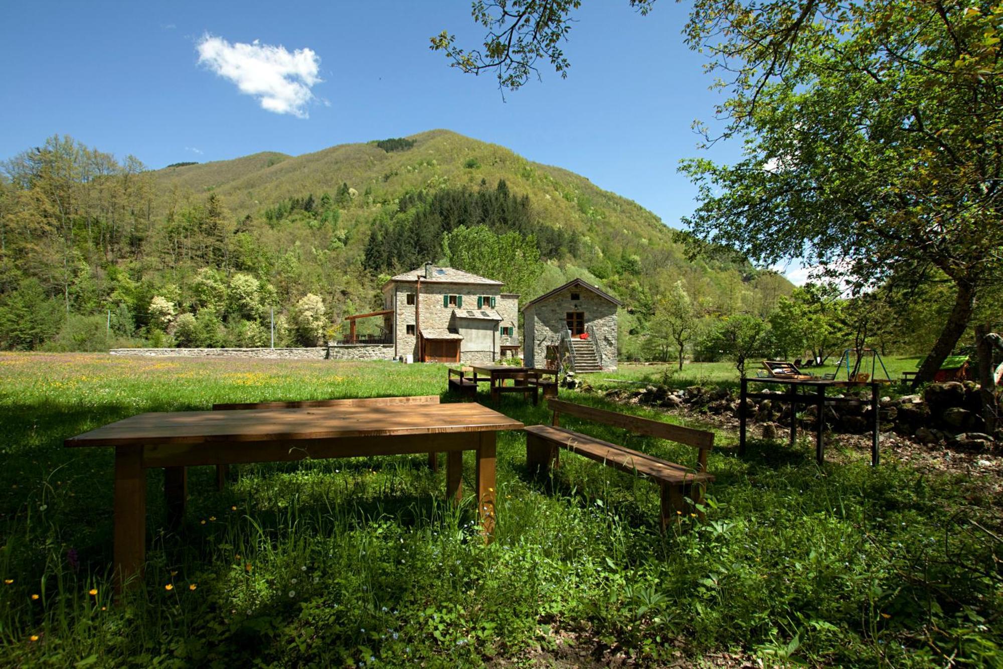 Agriturismo Mulino Marghen - Restored Watermill - Retreat Center Bed & Breakfast Zeri Exterior photo