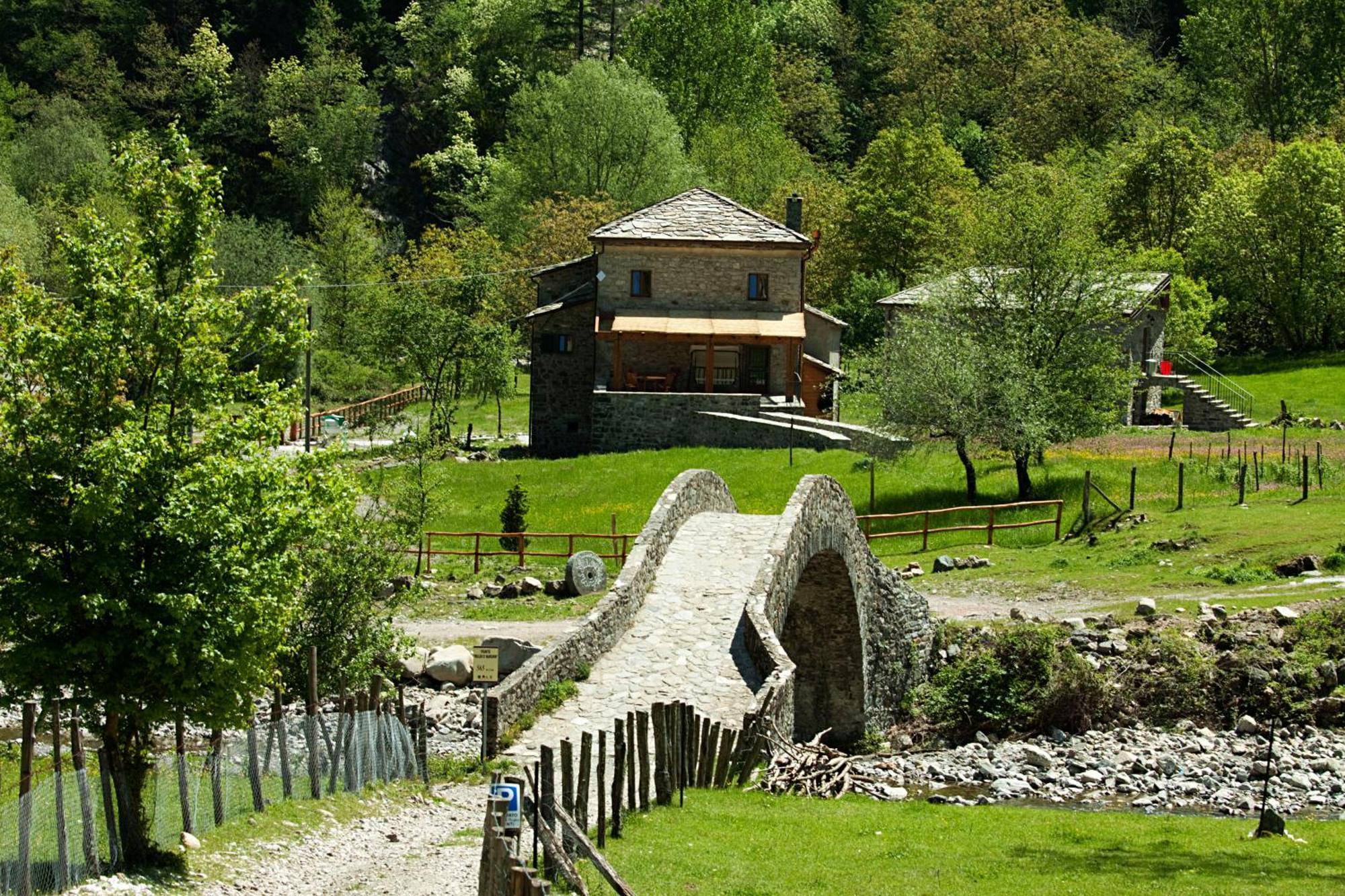 Agriturismo Mulino Marghen - Restored Watermill - Retreat Center Bed & Breakfast Zeri Exterior photo