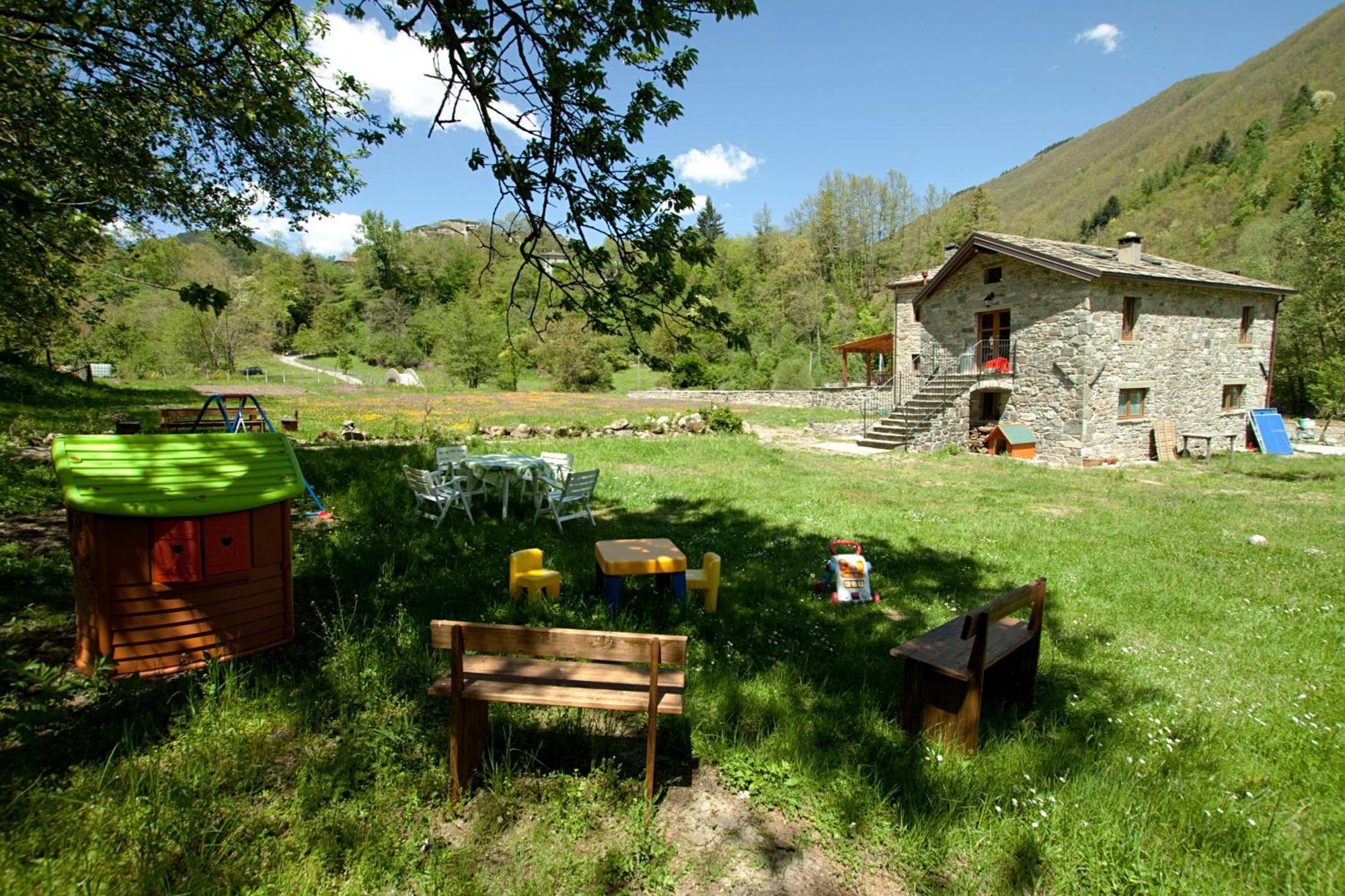 Agriturismo Mulino Marghen - Restored Watermill - Retreat Center Bed & Breakfast Zeri Exterior photo