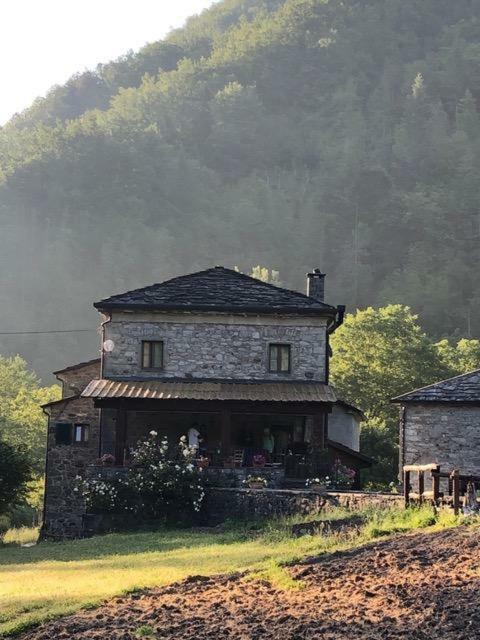 Agriturismo Mulino Marghen - Restored Watermill - Retreat Center Bed & Breakfast Zeri Exterior photo