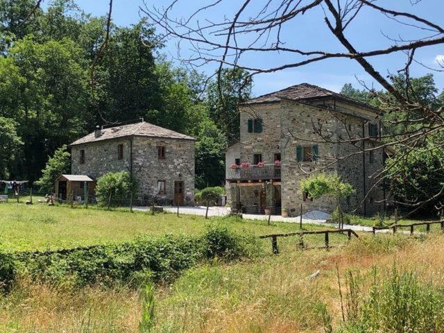 Agriturismo Mulino Marghen - Restored Watermill - Retreat Center Bed & Breakfast Zeri Exterior photo